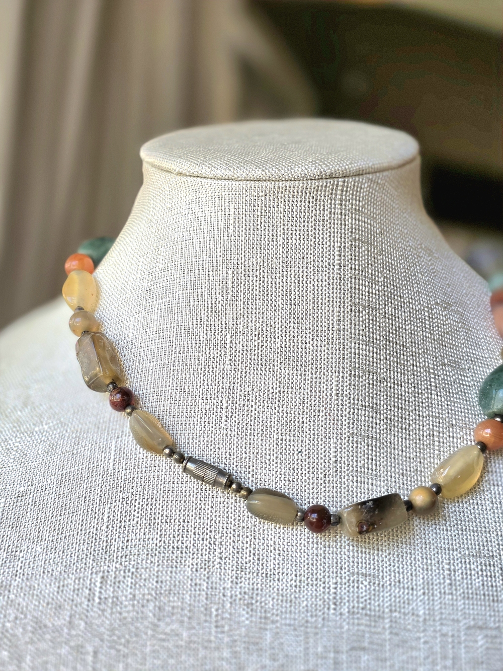 Vintage 1960s Mid-Century Beggar’s Bead Necklace – Polished Multi-Gemston - Picture 6 of 9